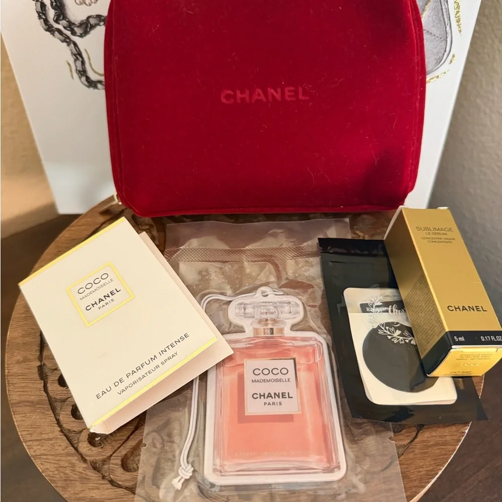 Chanel Beauty Bundle: Red Velvet Pouch, samples and unbranded air freshener - Picture 3 of 3